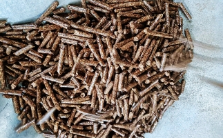 秋季到來，儲(chǔ)存鋸末顆粒機(jī)生物質(zhì)顆粒的正確方式