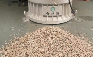 木屑顆粒機加工環(huán)保燃料顆粒，用綠色昭示未來